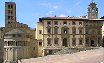 Die Landpartie: Piazza Grande in Arezzo